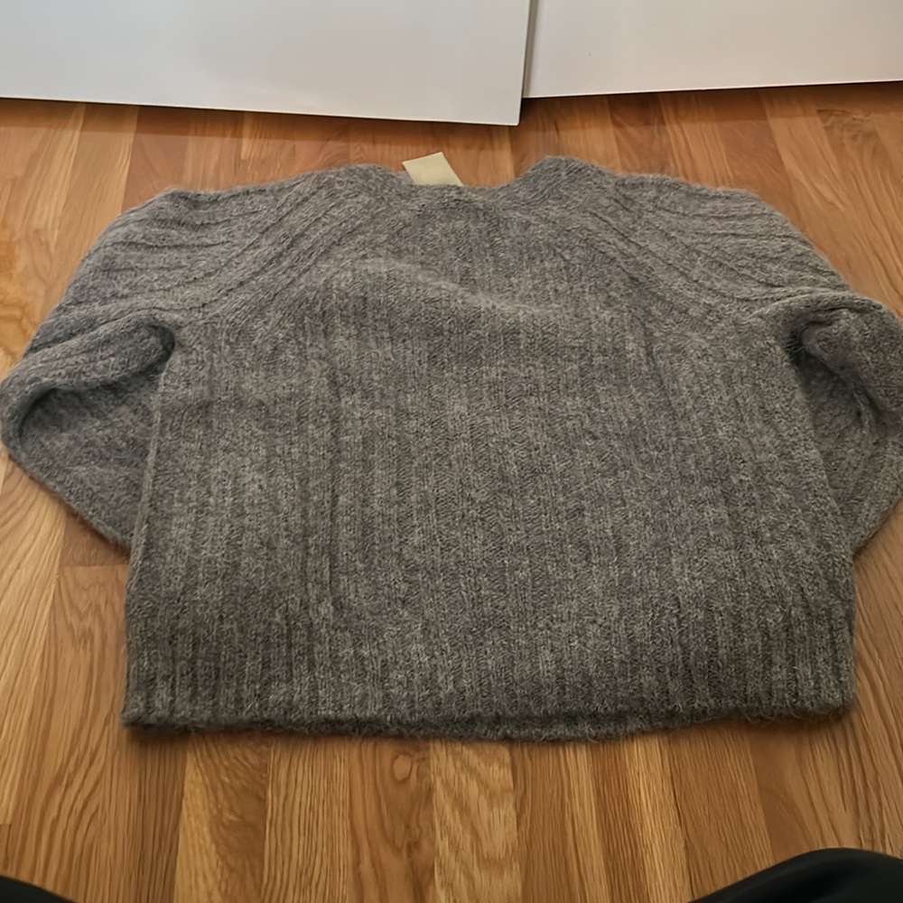 H&M Wool-Alpaca Blend V-Neck Sweater - NWT - Picture 6 of 6